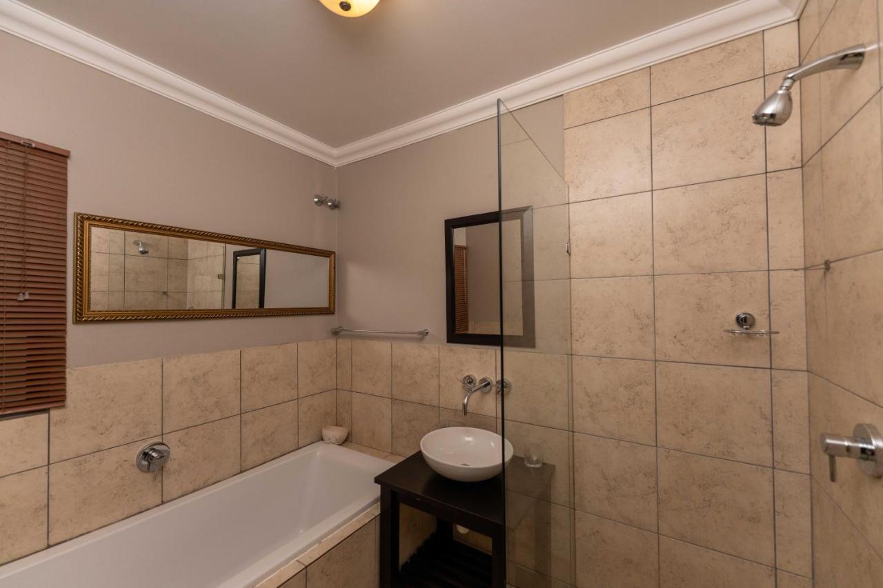 Fatmols Guest Lodge Йоганнесбурґ Екстер'єр фото